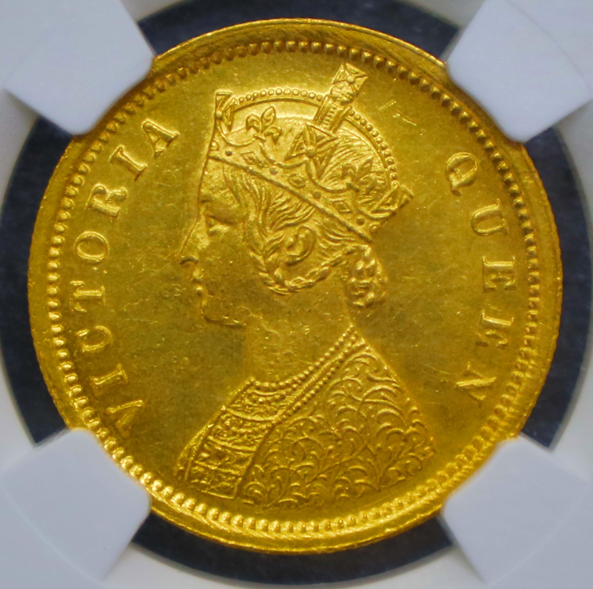 1862年 イギリス領インド モハール金貨 V ON BUST 手替わり品 NGCMS61